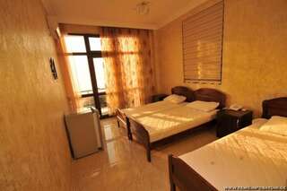 Отель Hotel Temo in Batumi Батуми Трехместный номер с кухней-1