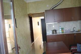 Отель Hotel Temo in Batumi Батуми Трехместный номер с кухней-6