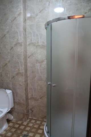Отель Hotel Temo in Batumi Батуми Трехместный номер с кухней-7